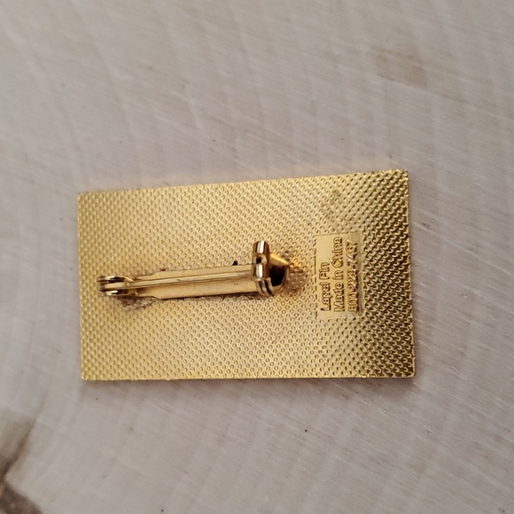 Robert Tonner Doll Club Red Pin Brooch - Picture 3 of 3